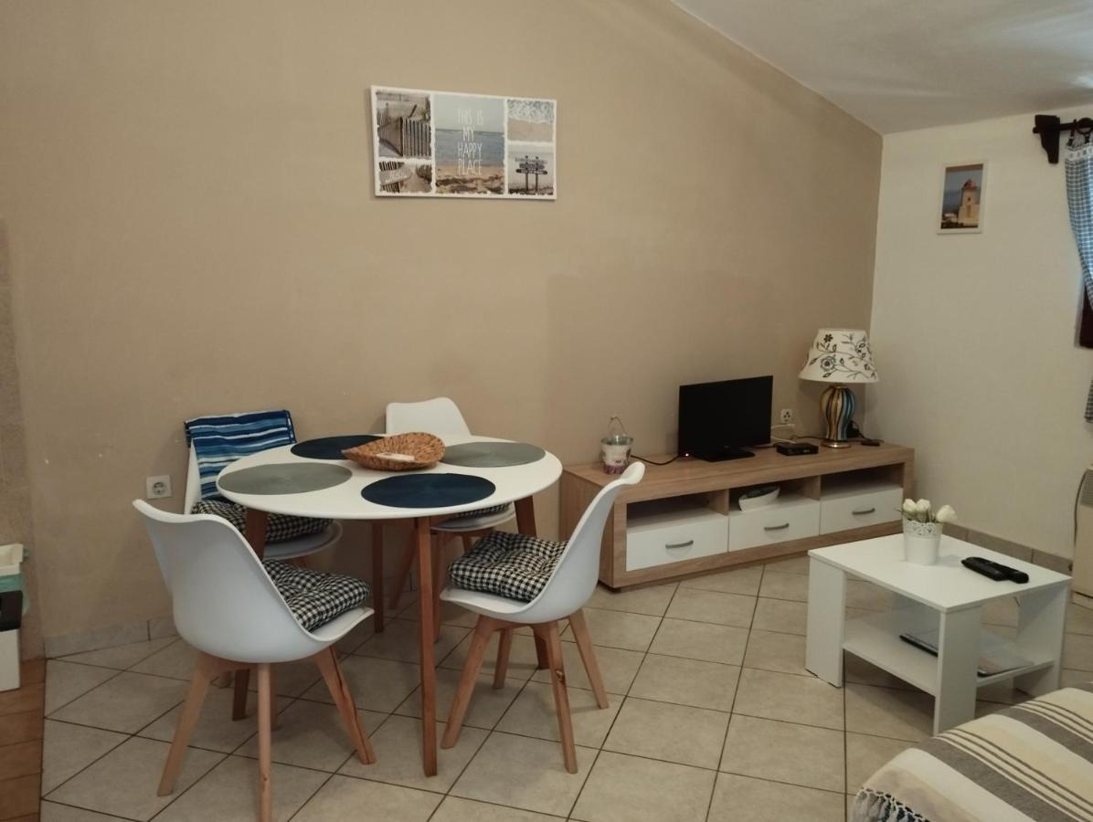 Apartments Stjepic Sukosan Ngoại thất bức ảnh